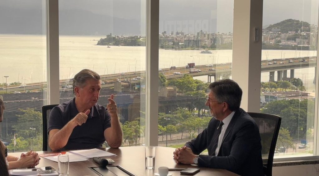 Prefeito de Florianópolis com o Presidente da Escola de Governo - ENA